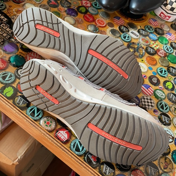 Ladies Columbia shoes - Picture 4 of 8